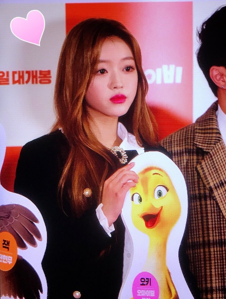 앞머리 까고다니는 오마이걸 유아 구스베이비 시사회.jpg | 인스티즈