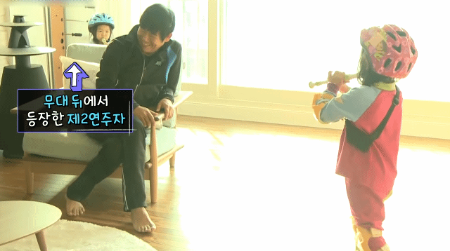 리코더,바이올린 연주하는 딸 빈이를 바라보는 성동일.gif | 인스티즈