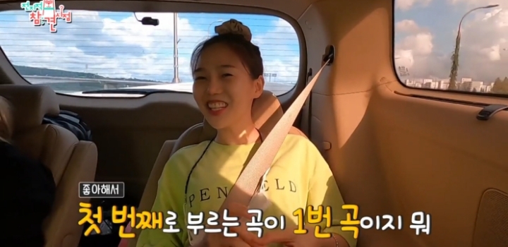 얼굴 표정 극명하게 차이 나는 오마이걸 매니저ㅋㅋㅋ.jpg | 인스티즈