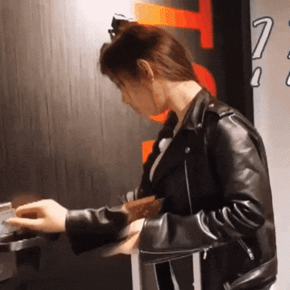 어딘가 조금 이상한 ITZY 채령 모음.gif | 인스티즈