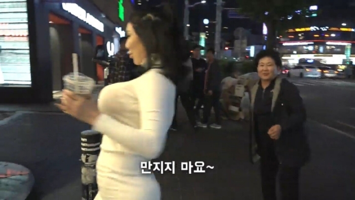 킴 카사디안으로 변신한 사유리 누나의 이태원 정복기.... | 인스티즈