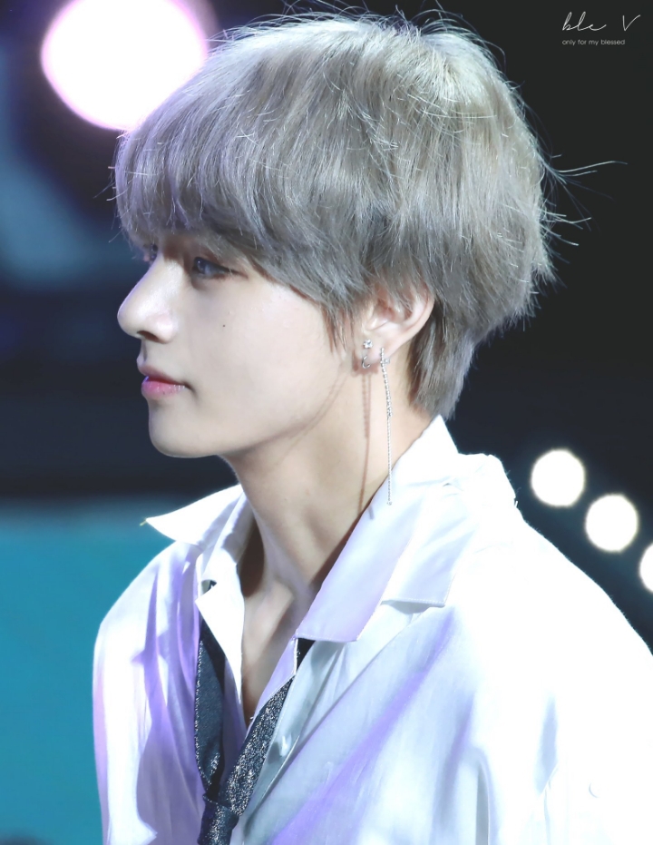 방탄소년단 뷔의 옆모습 | 인스티즈