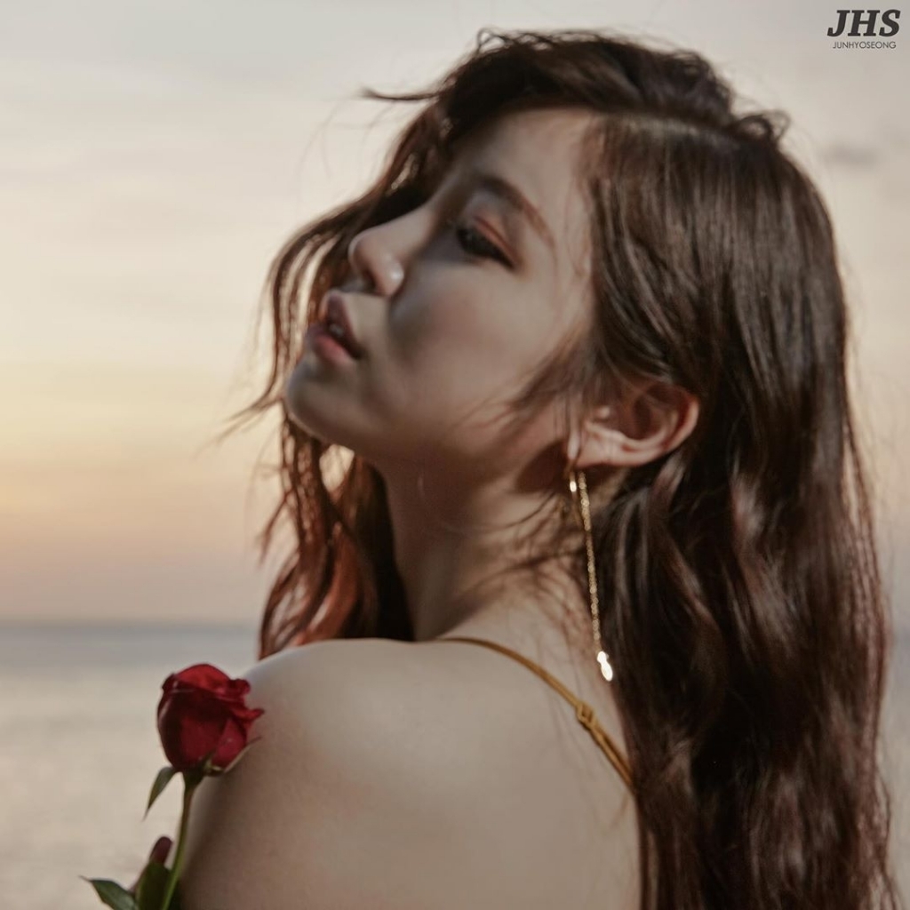 앞머리를 귀뒤로 살짝 넘긴 전효성 최근.JPG | 인스티즈