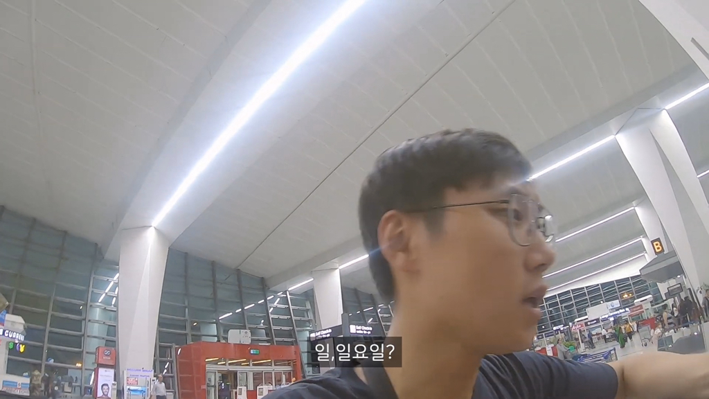 항공편 결항에 대처하는 인도 승무원 | 인스티즈