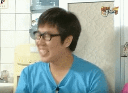 방송 도중 폭행 당하는 김영철.gif | 인스티즈