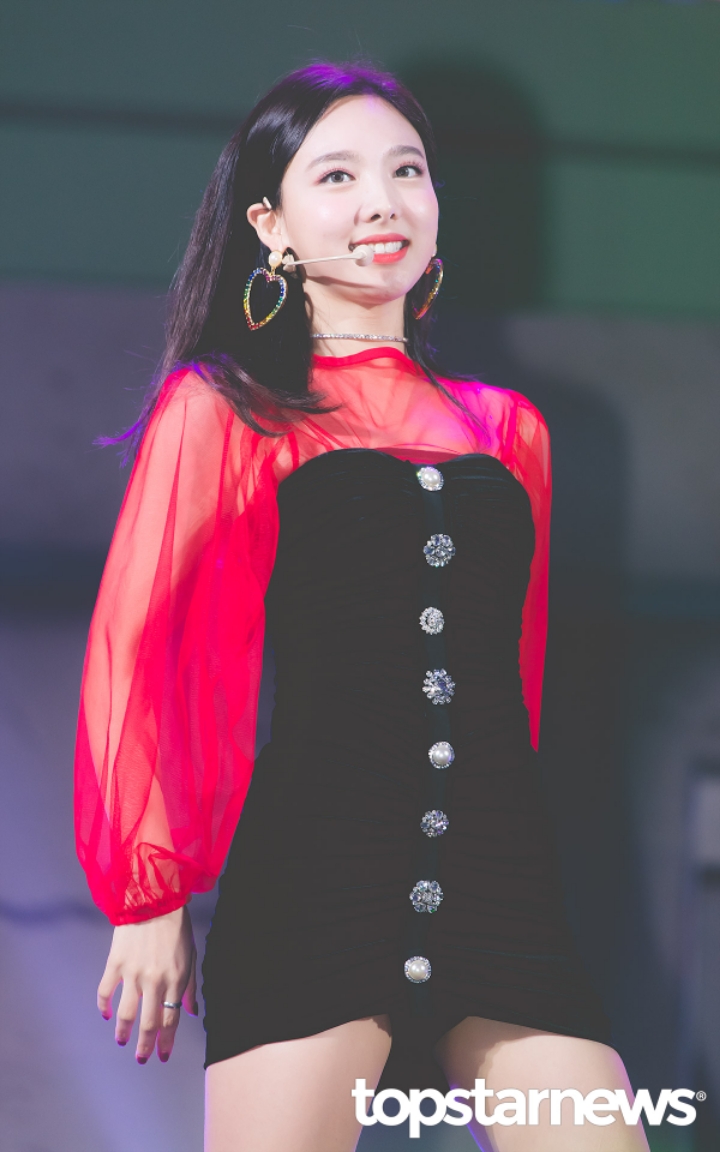 의식의 흐름대로 기사쓰는 기자 (feat. 나연) | 인스티즈