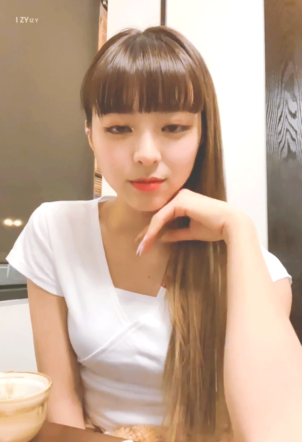 무서울 정도로 눈이 크다는 ITZY 유나.....gif | 인스티즈