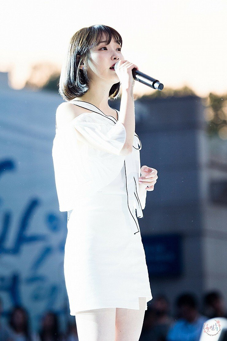 2017년 연세대 축제 아이유.jpgif | 인스티즈