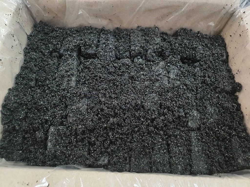 파묻혀버린 인절미...........jpg | 인스티즈