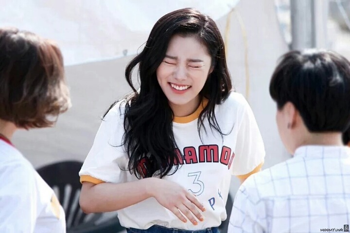 제일 좋아하는 아이돌과 사귀다가 헤어져서 남보다 못한 사이 vs 평생 가는 절친으로 지내기 | 인스티즈