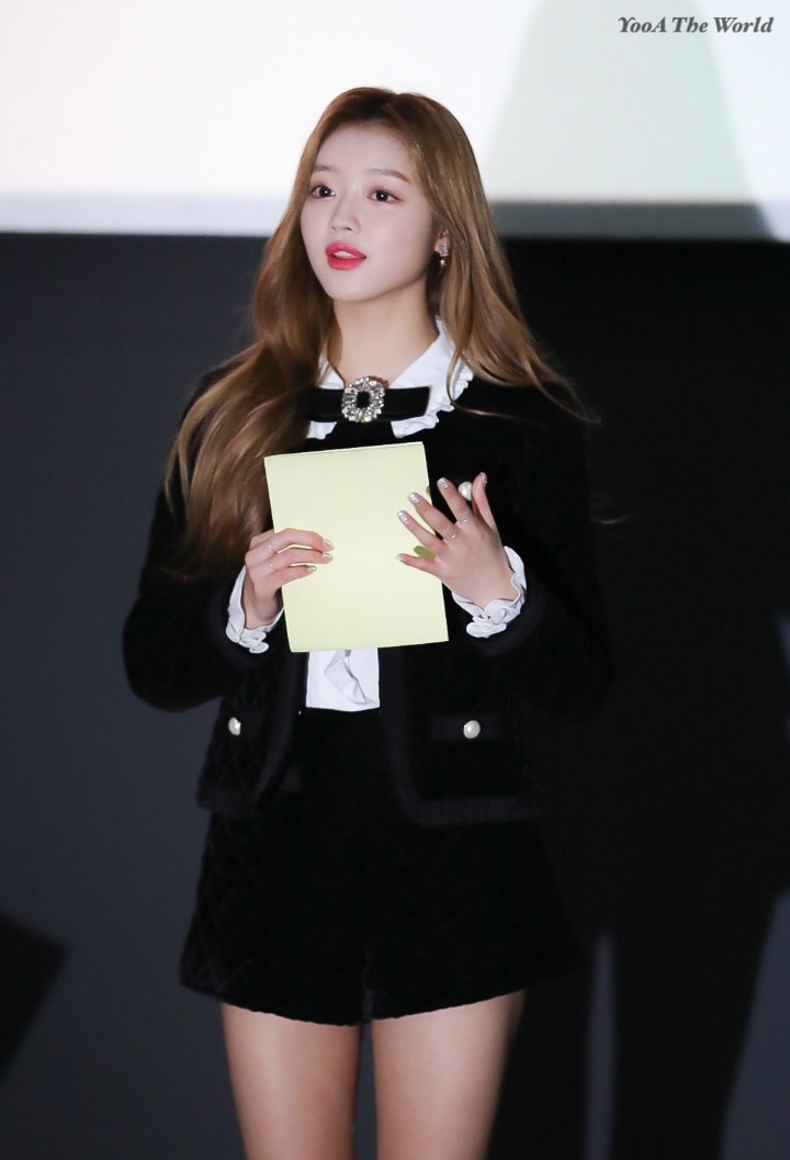 앞머리 까고다니는 오마이걸 유아 구스베이비 시사회.jpg | 인스티즈