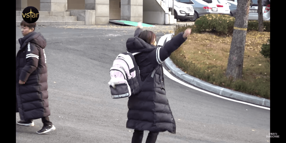 오늘 수능보는데 무언가를 바리바리 싸간 유정이ㅋㅋㅋ | 인스티즈