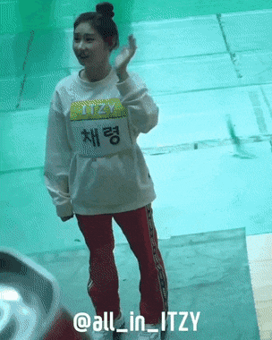 어딘가 조금 이상한 ITZY 채령 모음.gif | 인스티즈