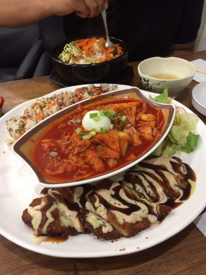 ㄹㅇ 현지화 잘된 미국의 코리안 스타일 분식집.jpg | 인스티즈