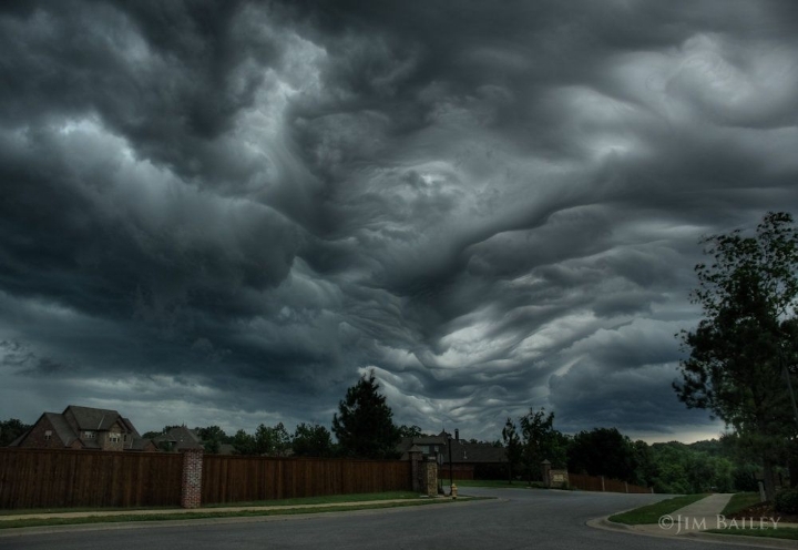 실물로 보면 공포에 움직이지도 못한다는 구름.gif | 인스티즈