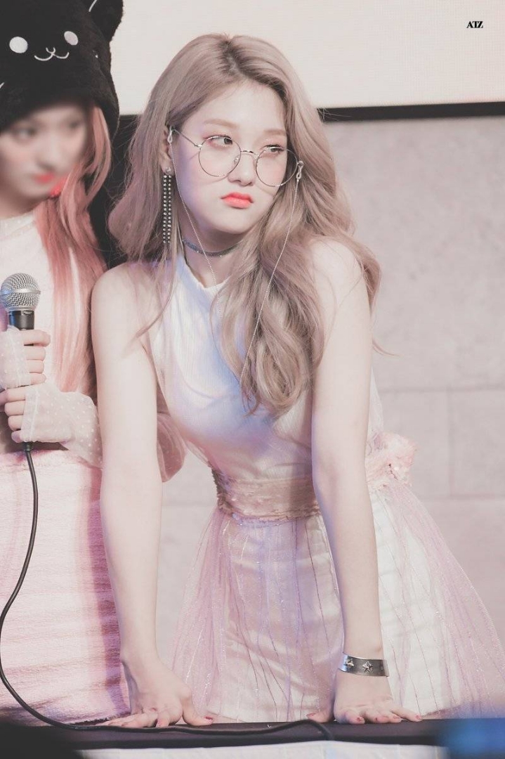 안경이 잘 어울리는 걸그룹 멤버 ..gif | 인스티즈
