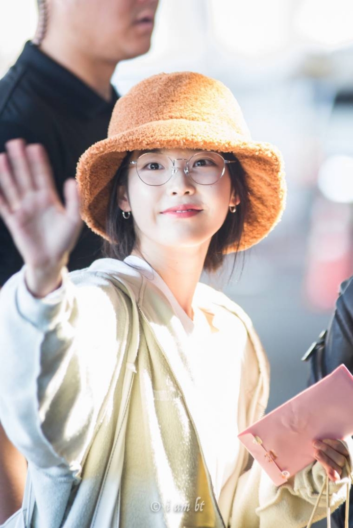 방콕에 입국하는 아이유 | 인스티즈