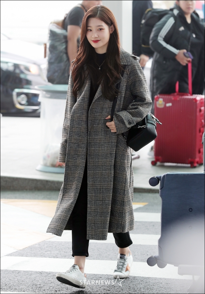 오늘자 인천공항 정채연 | 인스티즈