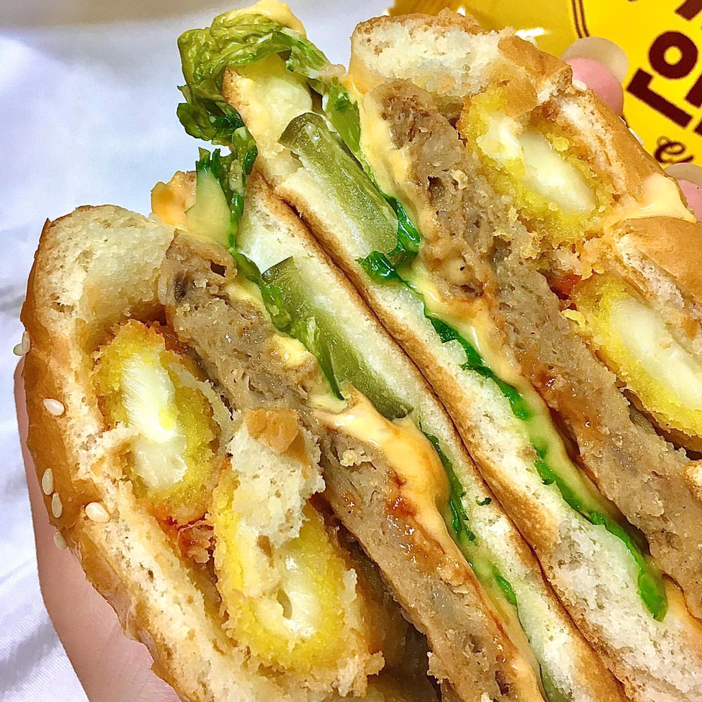 치즈스틱이 통째로 들어가있는 CU 신상 햄버거 | 인스티즈