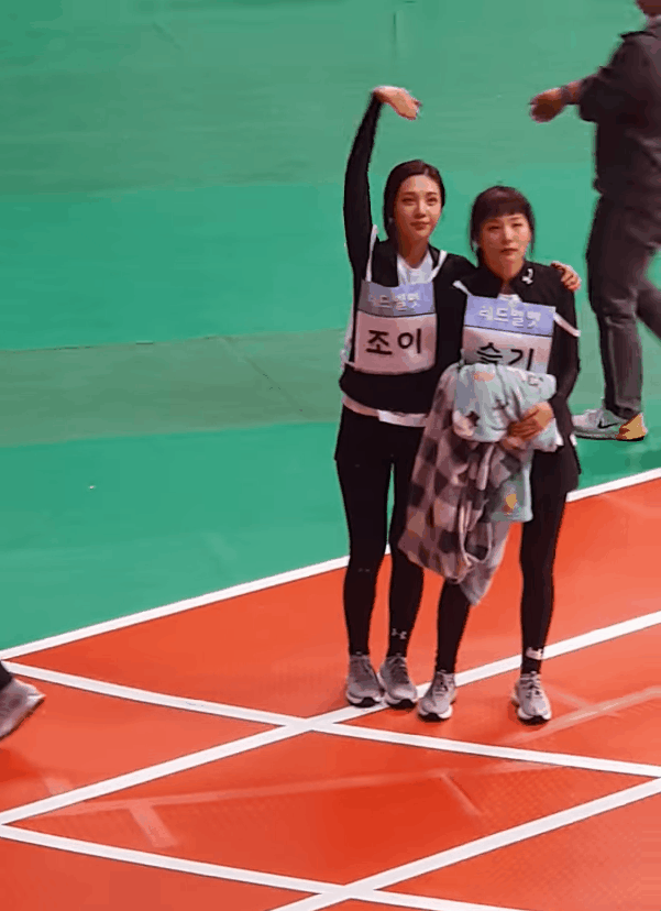 슬기와 조이가 하트 만드는 법.gif | 인스티즈