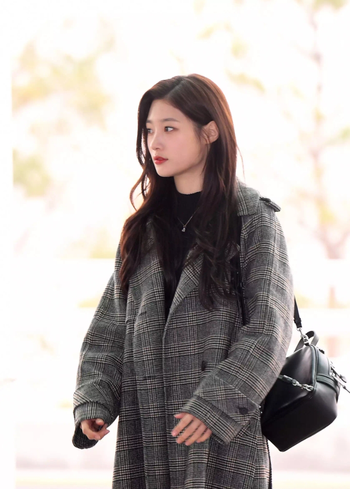오늘자 인천공항 정채연 | 인스티즈