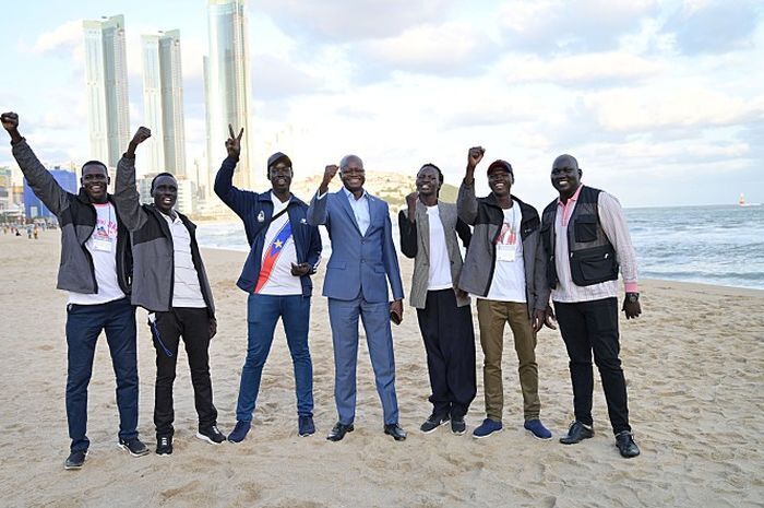 20년전 한국인의 도움으로 최근 한국의 의대를 졸업한 아프리카 제자들 | 인스티즈