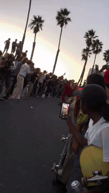 실제로 조커에 환호하는 광기의 현장.gif | 인스티즈