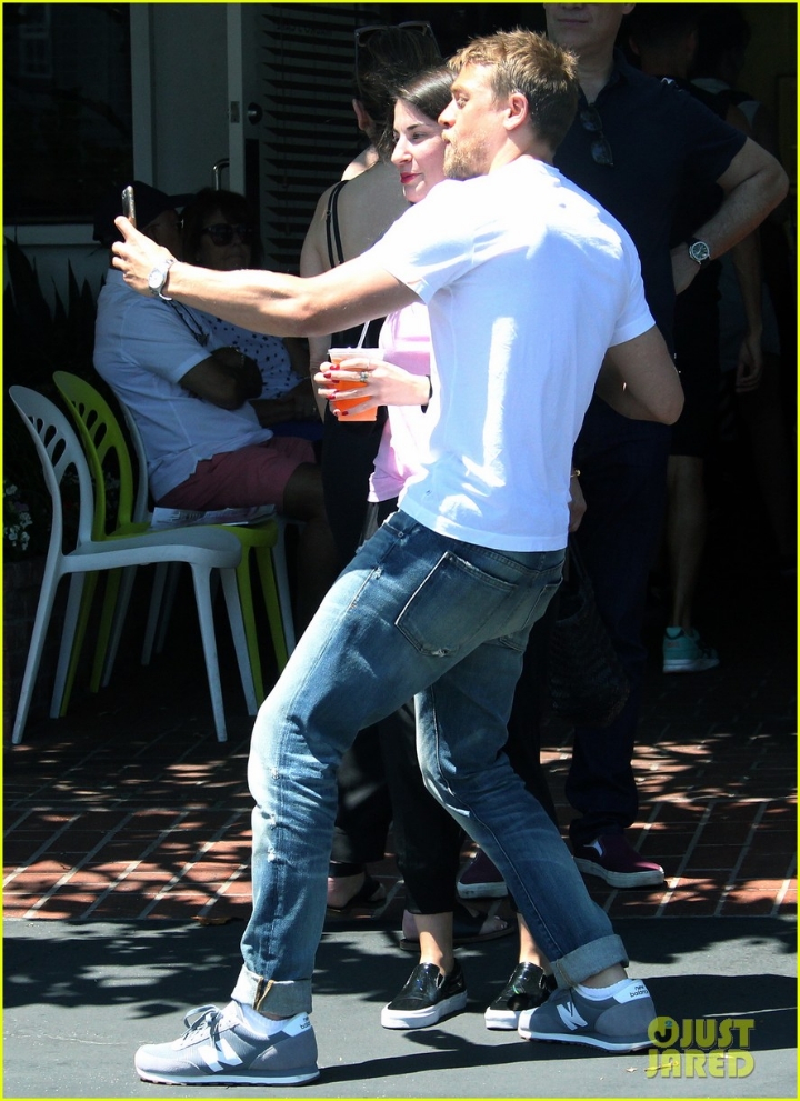 거의 뉴발만 신는 배우 | 인스티즈