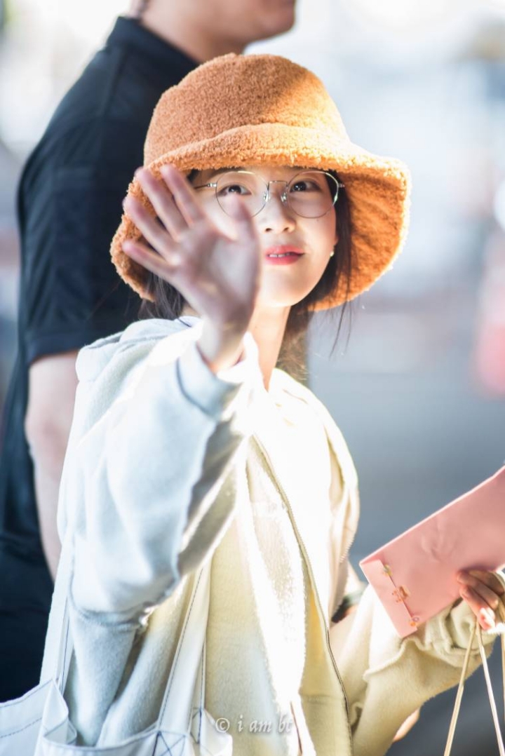 방콕에 입국하는 아이유 | 인스티즈