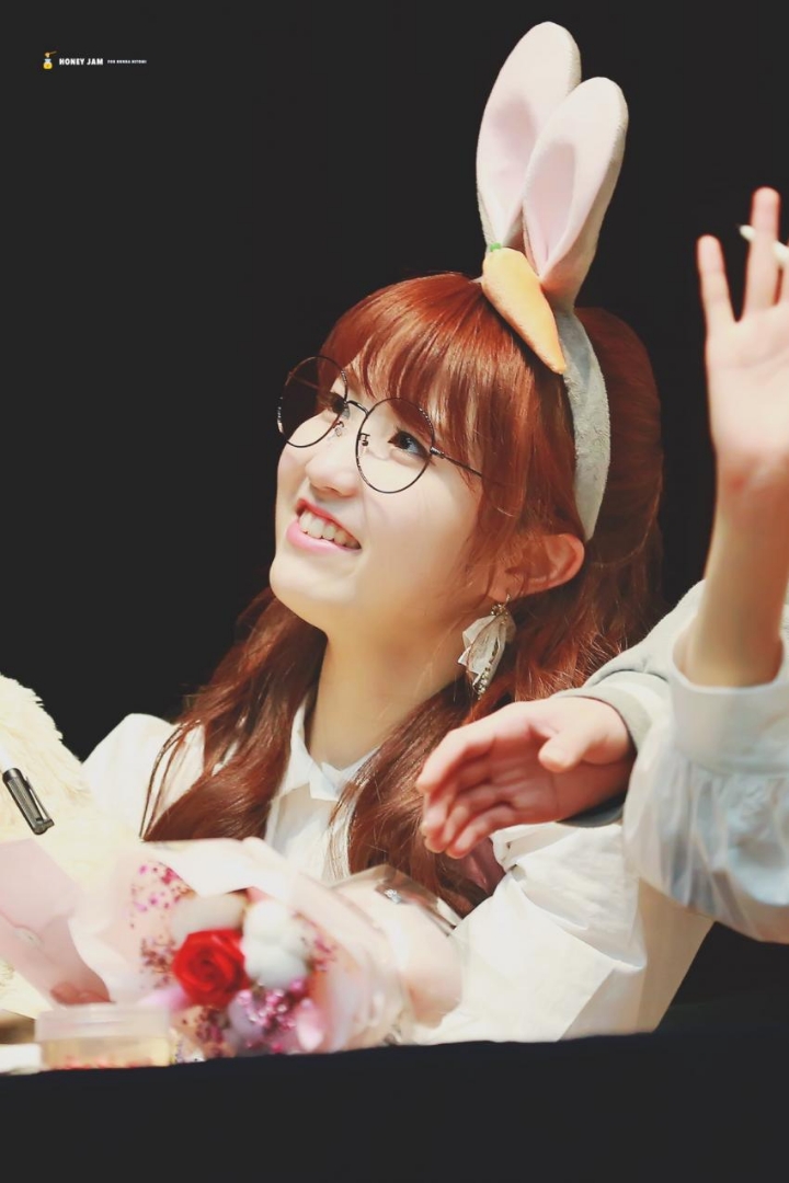 아이즈원)) 안경 히토미 단 두장 | 인스티즈