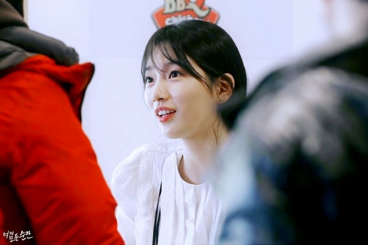 팬들 눈빛으로 조련하는 수지 | 인스티즈