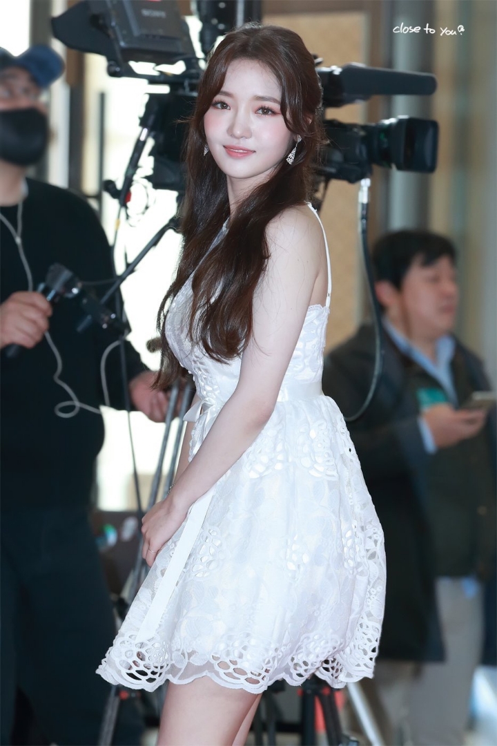 드레스 입은 프로미스나인 | 인스티즈