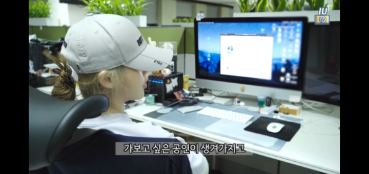 분노의 티켓팅 하는 아이유 | 인스티즈