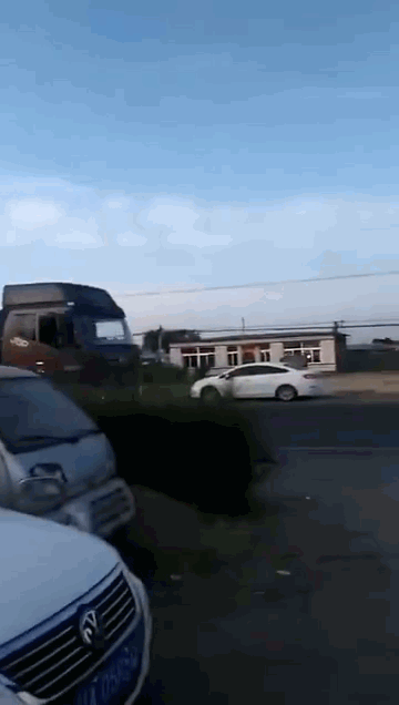 "인명피해 막으려" 중국서 불붙은 화물차 몰고 질주한 운전기사 | 인스티즈