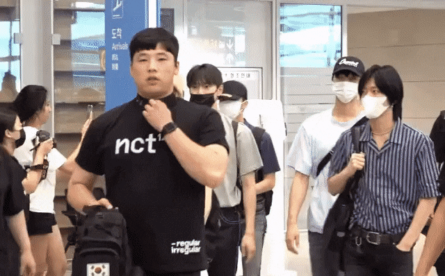 아이돌 경호원의 반사신경.gif | 인스티즈