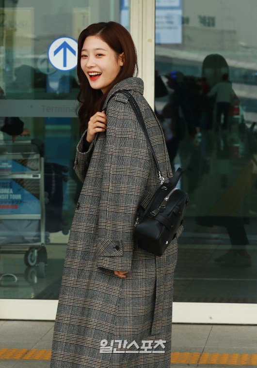 오늘자 인천공항 정채연 | 인스티즈