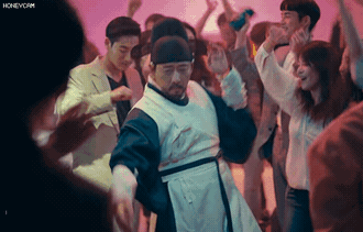 자본주의에 살살 녹아든 허준.gif | 인스티즈