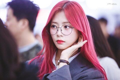 이름은 평범한데 얼굴은 안평범한 여자아이돌 | 인스티즈