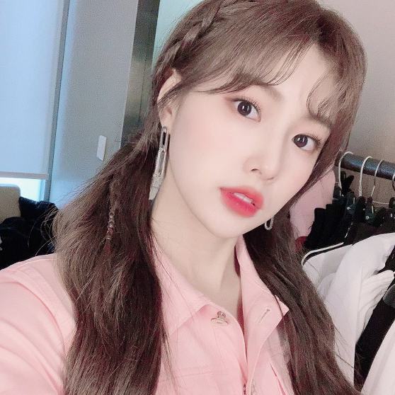 자기 얼굴에 자부심이 있는듯한 아이즈원 강혜원 | 인스티즈