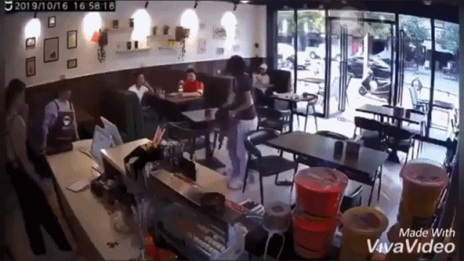 새치기 당하자 때리는 여자 | 인스티즈