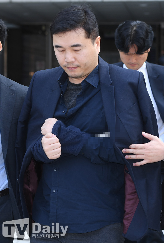 영장실질검사 마친 CJ 국장과 함께 사진에 찍힌 스타쉽 엔터 부사장 김강효 | 인스티즈