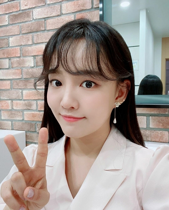 인기 유튜버와의 사진 인증한 여가수 | 인스티즈