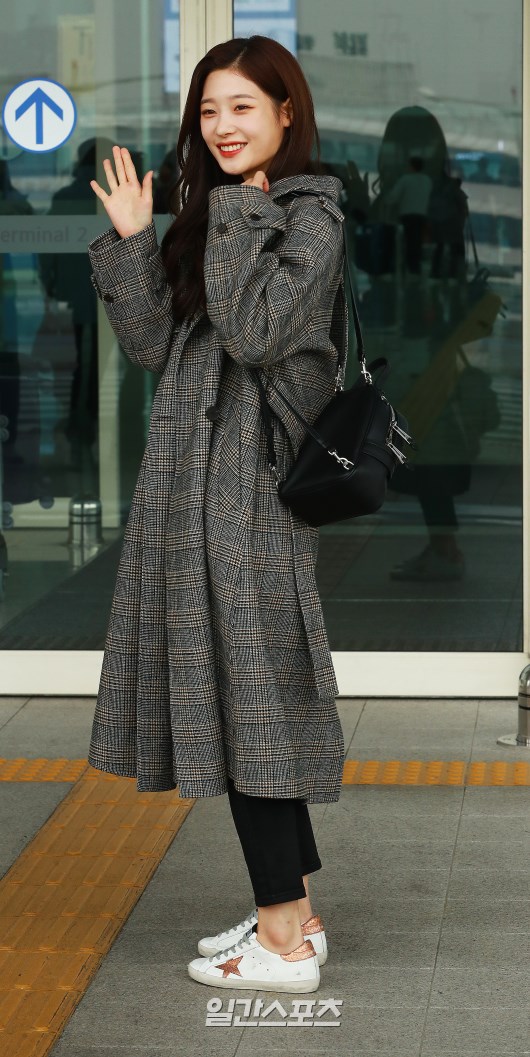 오늘자 인천공항 정채연 | 인스티즈