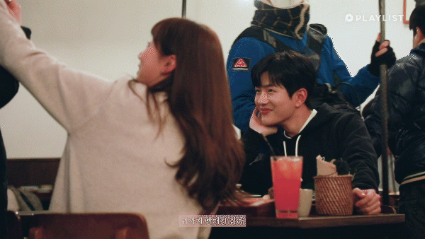 생에 첫 키스신 찍는 아이돌들의 설레는 반응 | 인스티즈