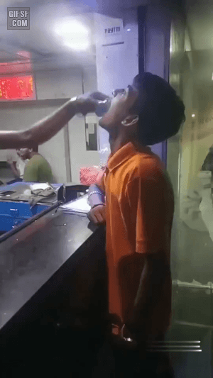 폭탄주 제조.gif | 인스티즈