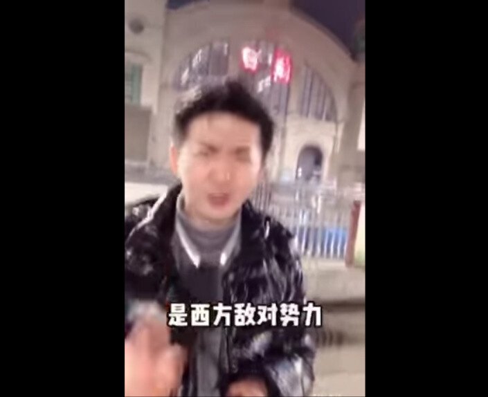 중국 우한 실태를 알리기 위해 위험을 무릅쓰고 현지로 찾아가서 보도하는 진짜 중국인 기자 | 인스티즈