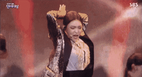 연예인인듯 연예인 아닌 어느 연예인의 시상식 축하무대 리액션 | 인스티즈