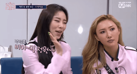 걸그룹영상 따라하는 휘인을 본 화사표정 | 인스티즈