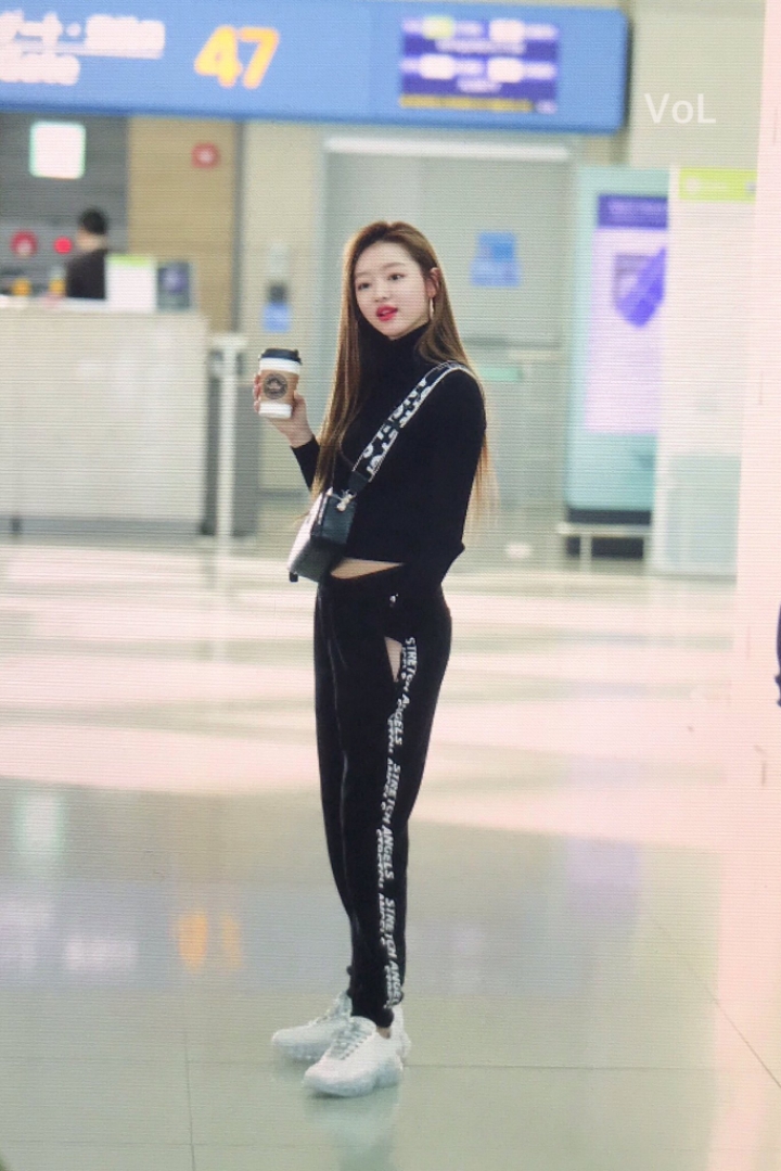 홍콩 mama 가는 오마이걸 유아.jpg | 인스티즈
