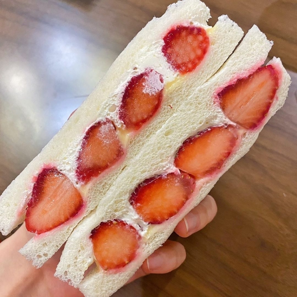 빵 사이에 딸기........jpg | 인스티즈